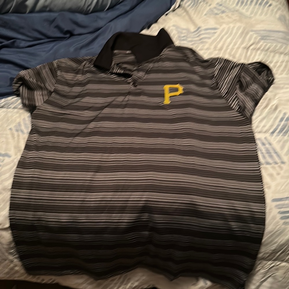 Large Lightly Used Pittsburgh Pirates polo